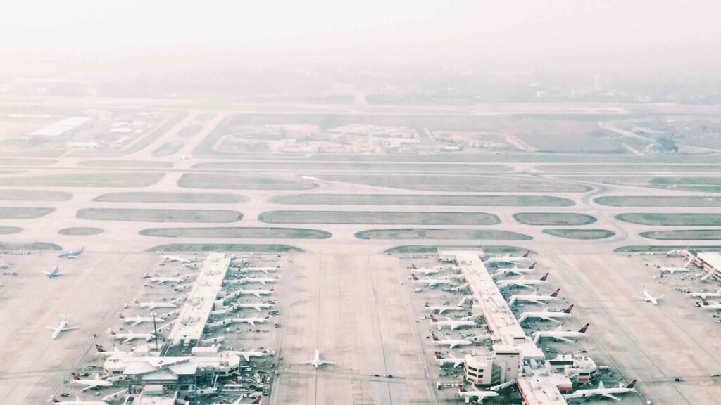 Maltempo Veneto voli aerei cancellati dirottati ritardi aeroporto Venezia Verona Treviso allerta meteo stato emergenza