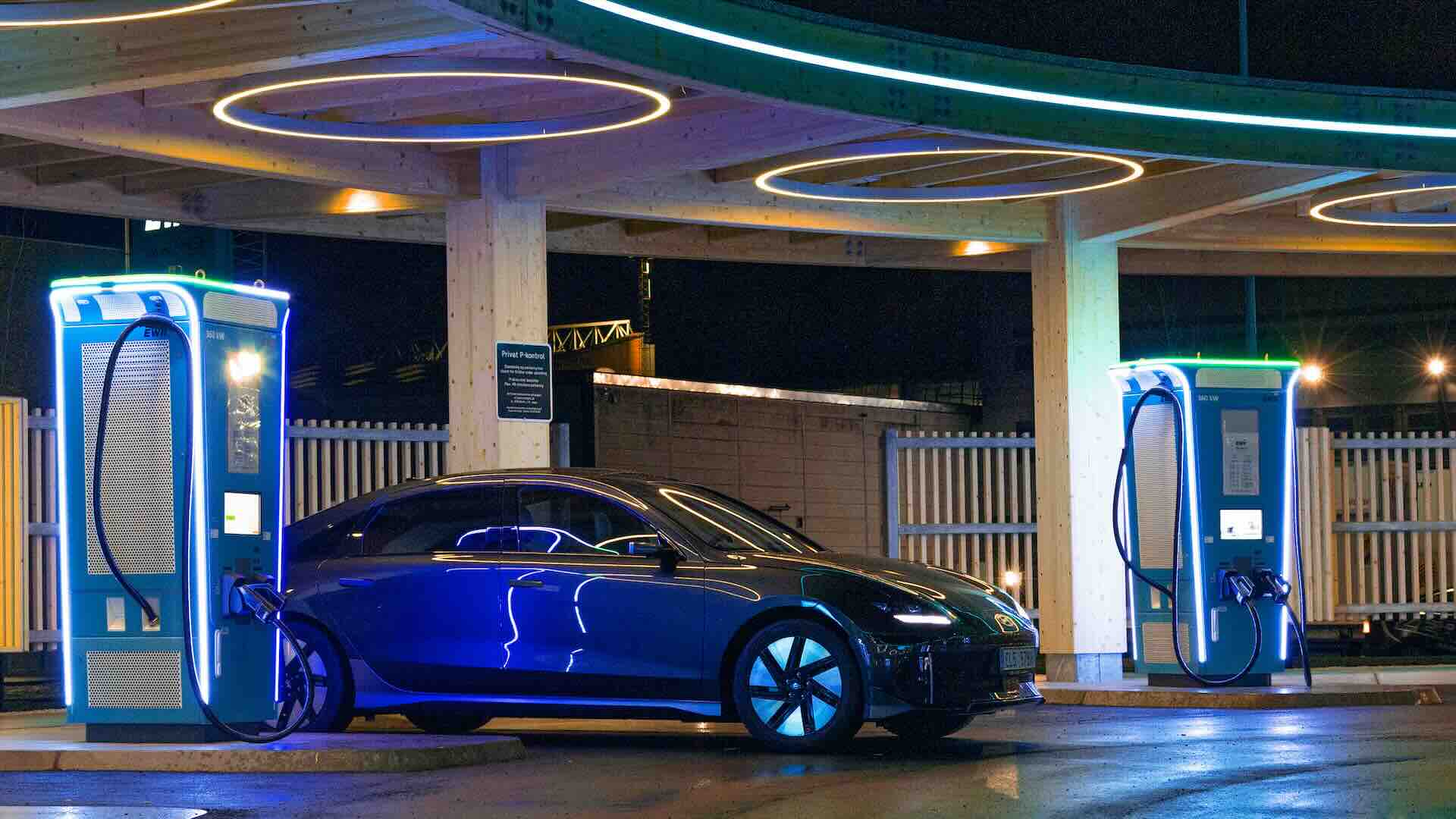 Bonus stazioni colonnine ricarica auto elettriche: ecco come ottenere i contributi a fondo perduto