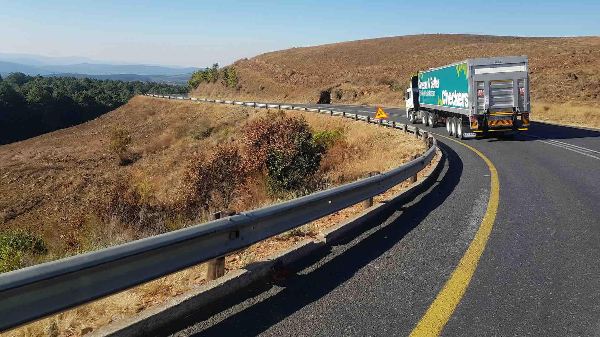 Trasporti eccezionali: norme sull’agganciamento di rimorchi e semirimorchi, chiarimenti del MIT