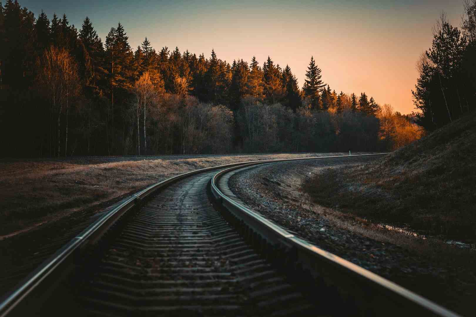 Sostenibilità: accordo tra Eni e Ferrovie per test sui biocarburanti