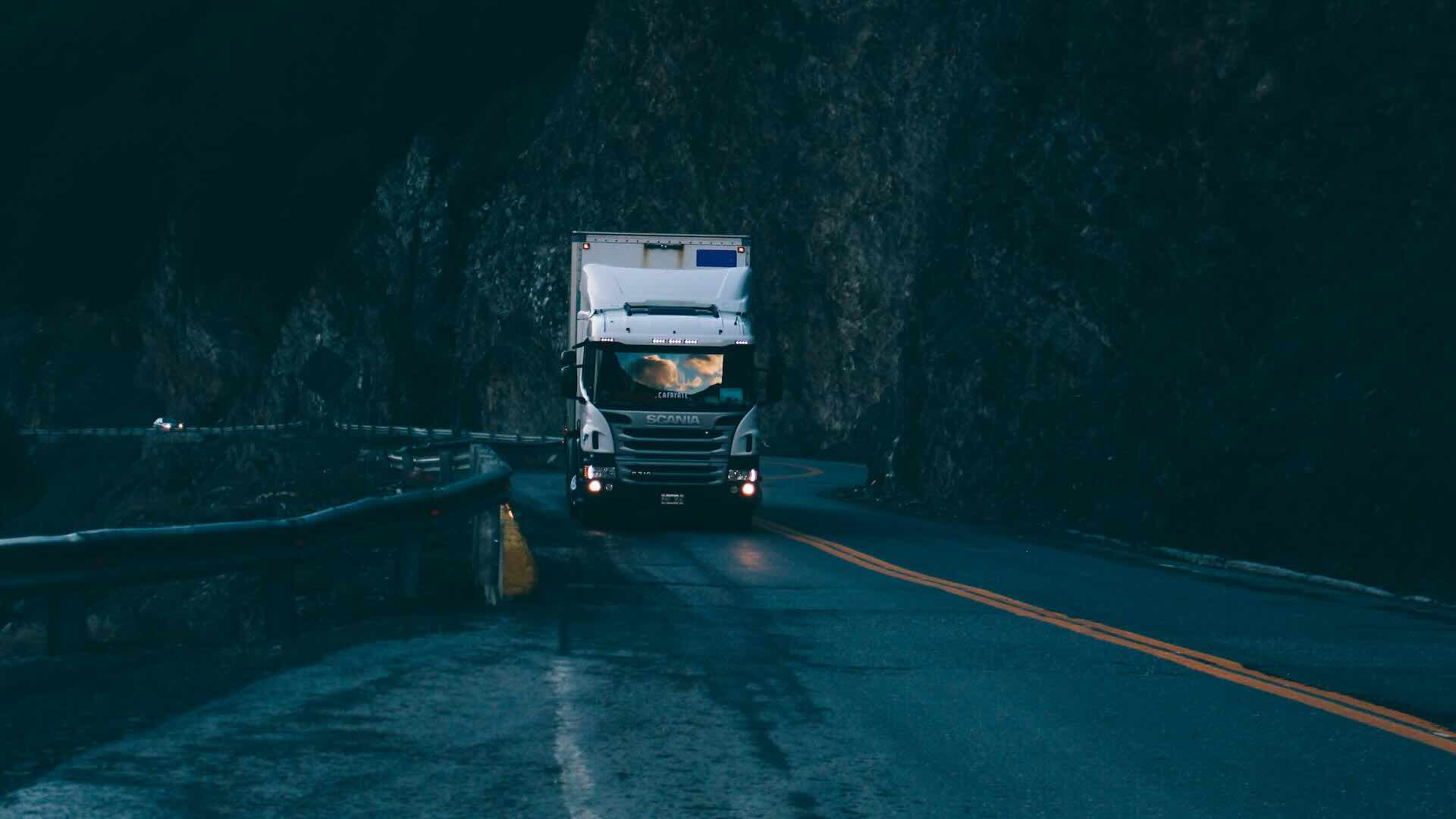 Carenza autisti camion e autobus: come partecipare al sondaggio 2024