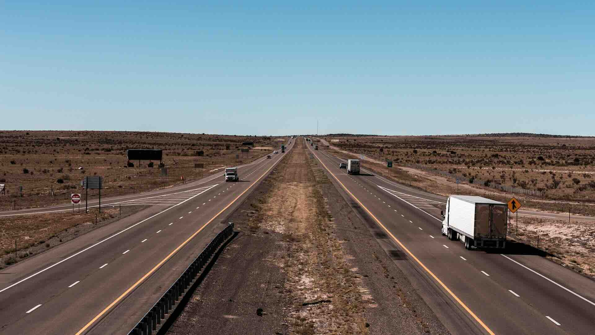 Divieti circolazione camion: adesso arrivano quelli per il caldo