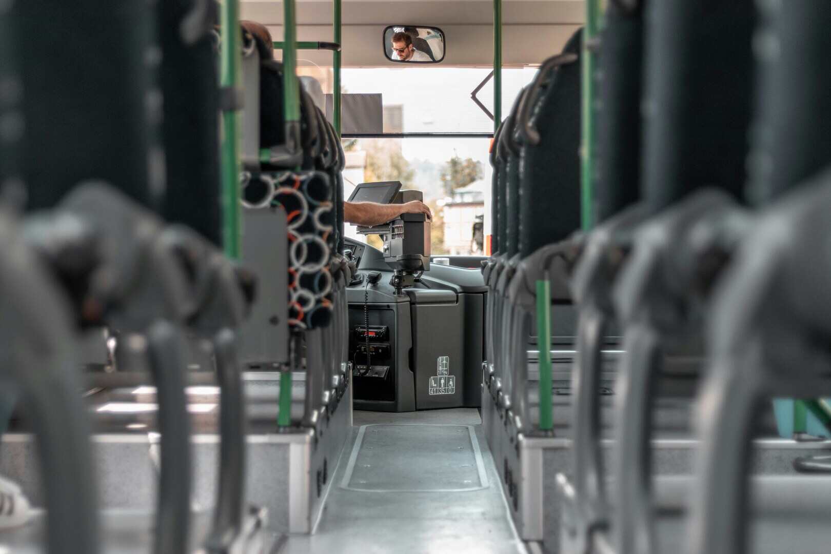 Trasporto passeggeri, tachigrafo: le nuove regole europee su riposi e violazioni