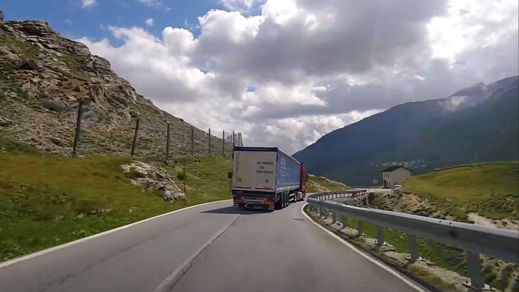 Blocco trasporto merci tra Italia e Francia sulla Statale Maddalena