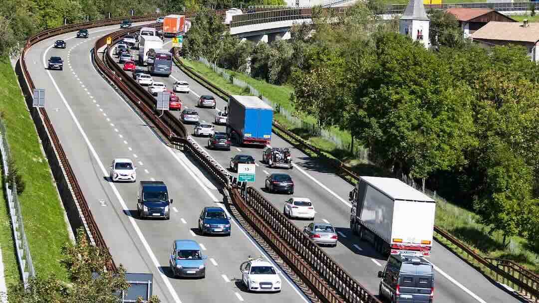 Autostrada Brennero A22, incidente e lunghe code, traffico in tilt
