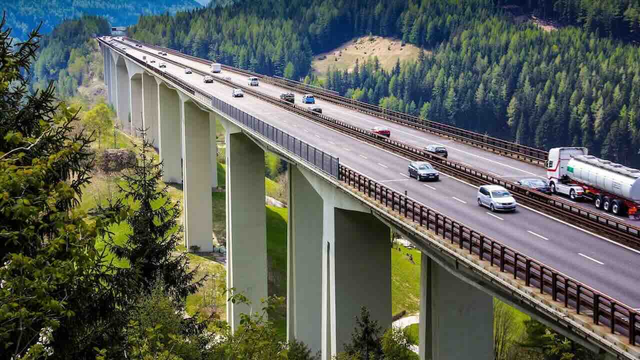 Camion: Brennero, Ponte Lueg a una corsia da gennaio 2025