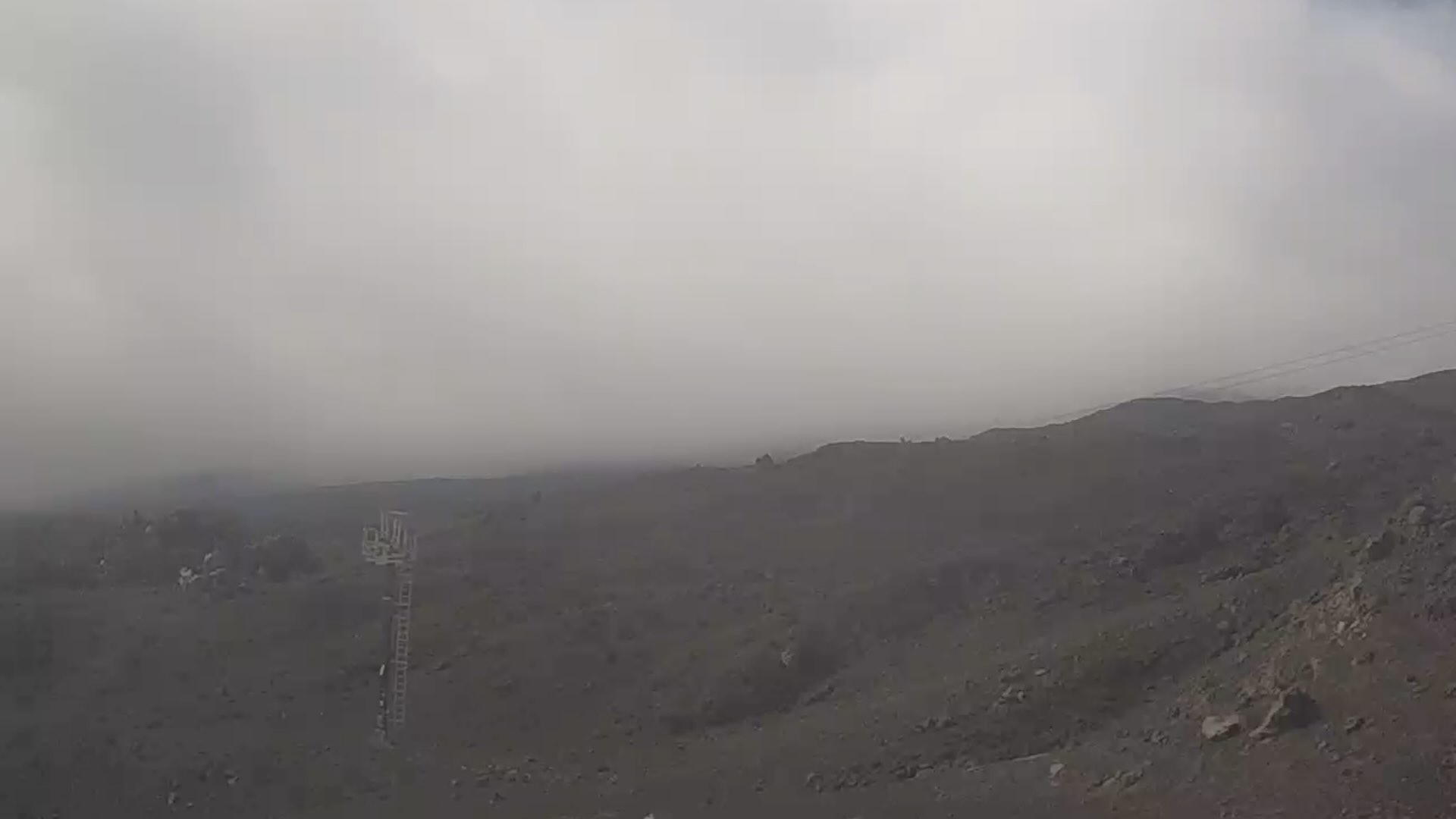 Etna, aeroporto di Catania: chiuso il traffico dei voli aerei in tre settori
