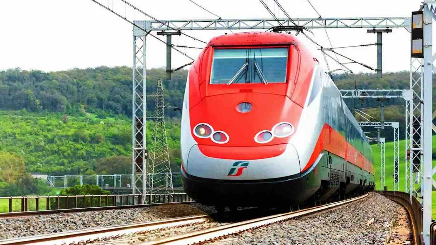 Treni cancellati e in ritardo per guasto sull’alta velocità