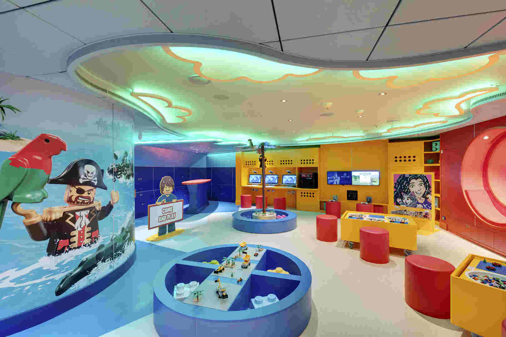 Lego sale a bordo della MSC World America