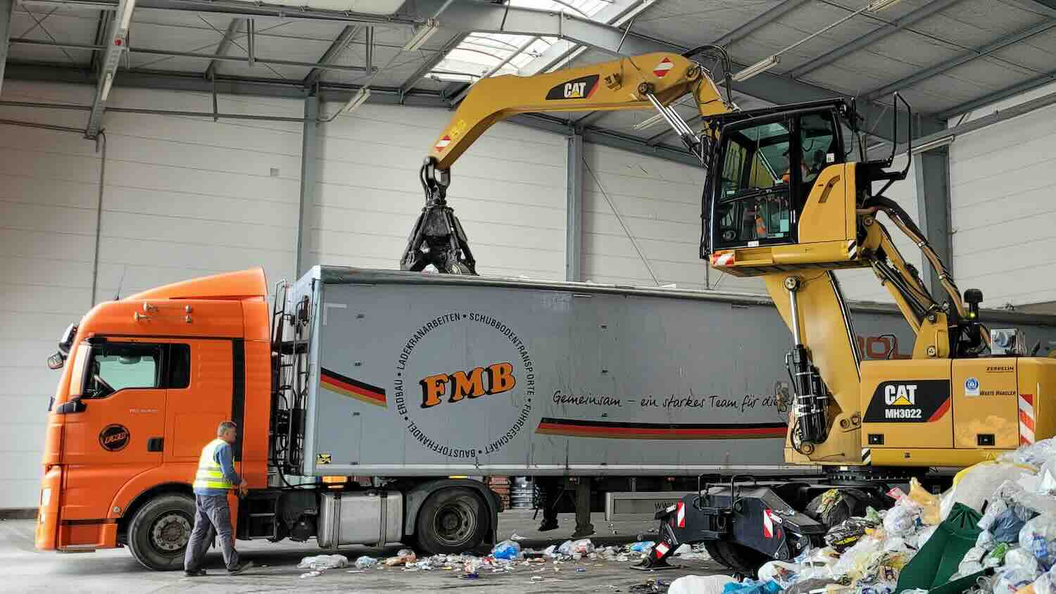 Autotrasporto: rifiuti, responsabili anche i trasportatori in caso di abbandono
