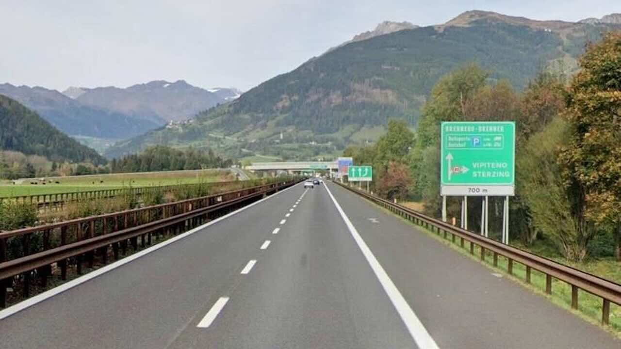Divieti mezzi pesanti A22: deroghe per trasporti alimentari