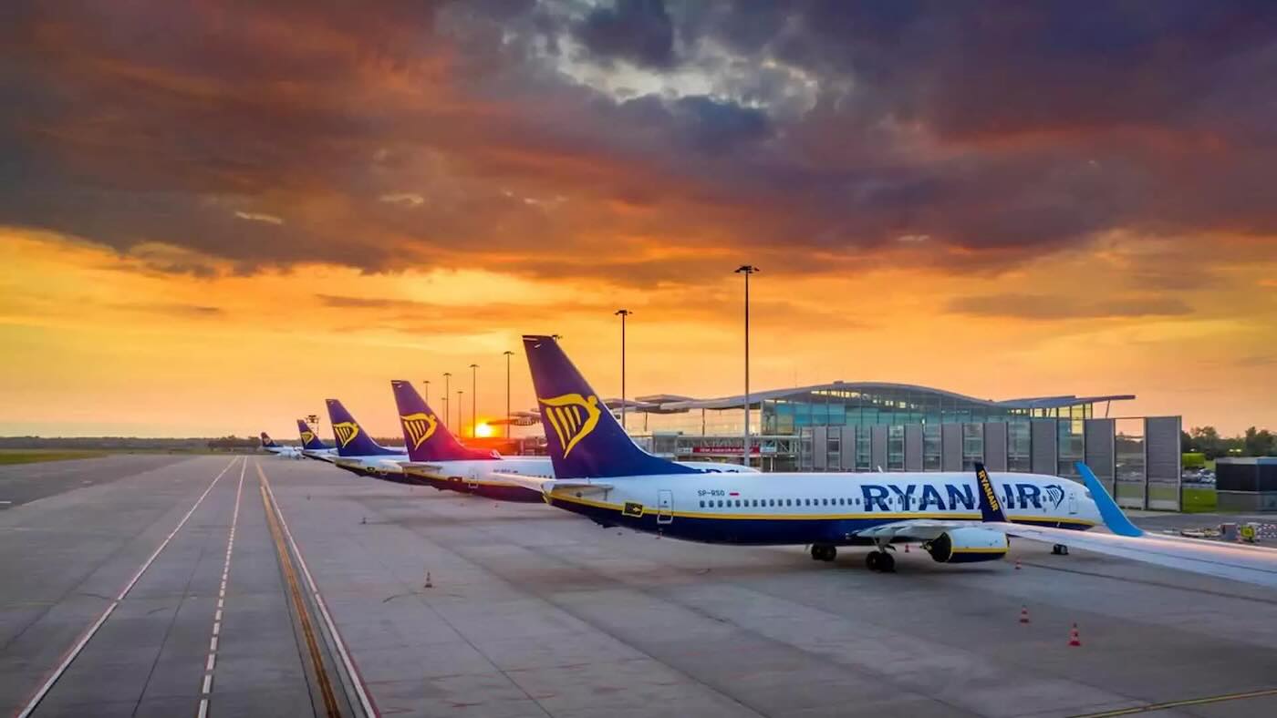 Ryanair: ritardo volo, rimborso negato in Italia, causa in Irlanda