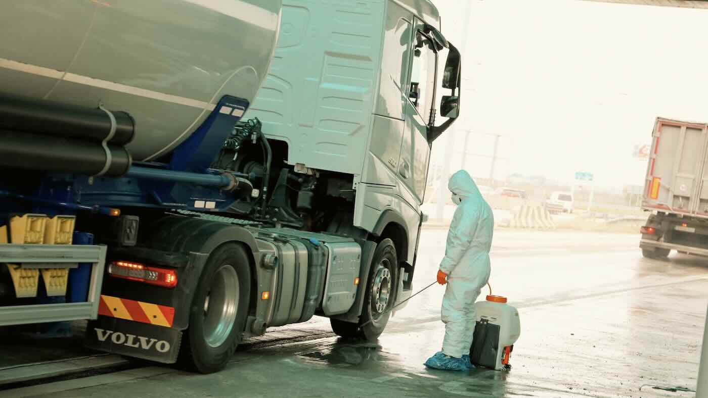Mezzi pesanti: controlli e disinfezione ai confini tra Serbia, Ungheria, Slovacchia, Repubblica Ceca, Austria e Germania