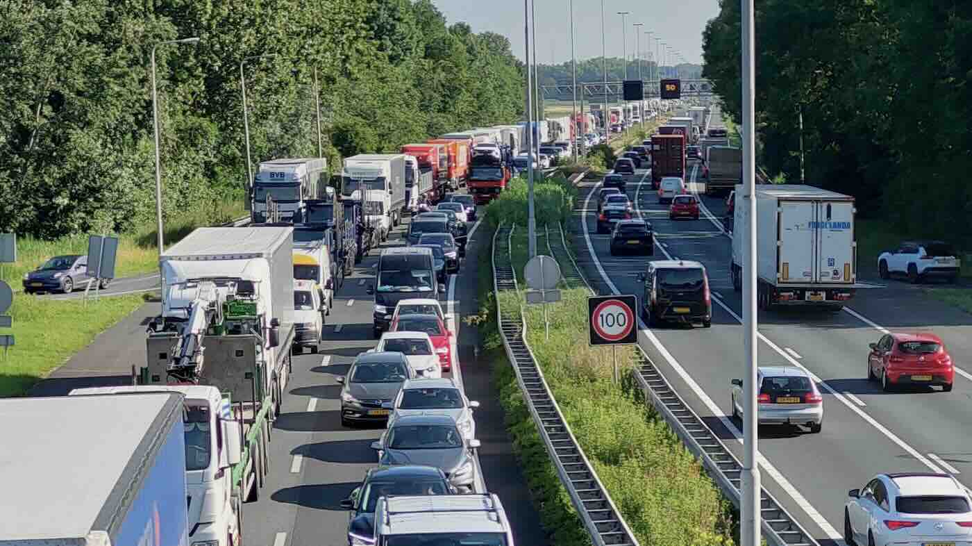 Autotrasporto: autisti mezzi pesanti, denunciare straordinari, notti e vitto non pagati