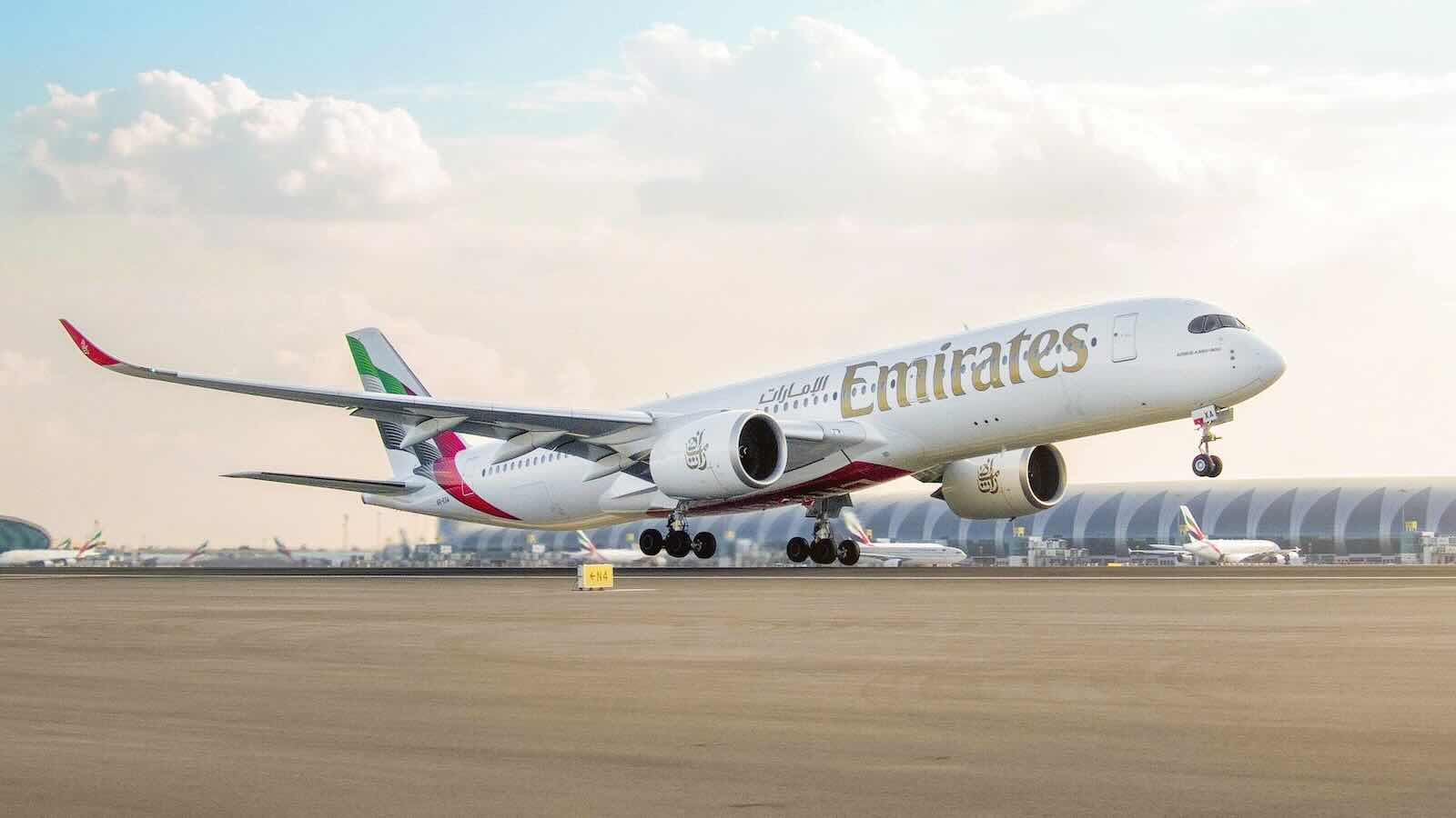 Emirates, la compagnia aerea più redditizia al mondo, record di ricavi e passeggeri